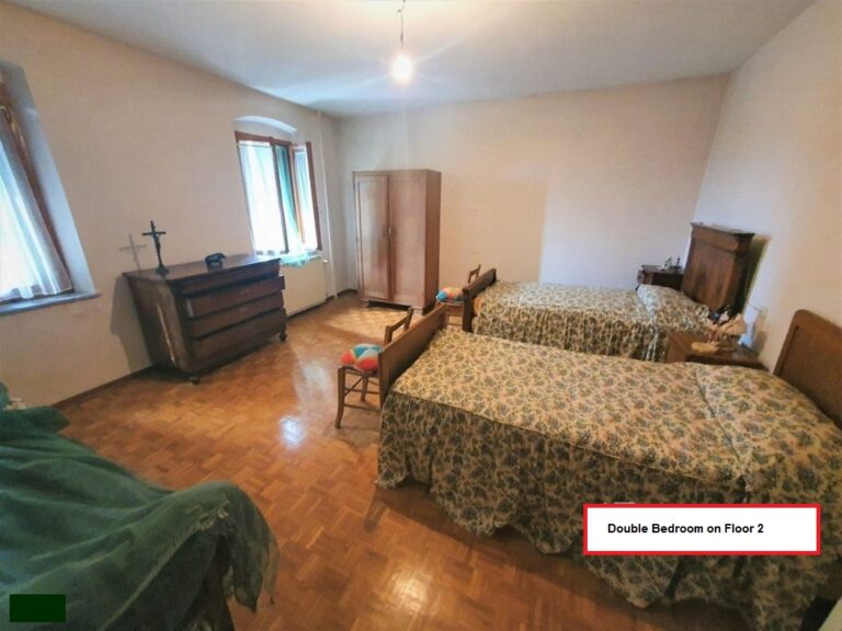 One of the 4 Double Bedrooms on Floor 2